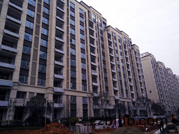 高層住宅陽檯壁掛式太陽能熱水係(xi)統解(jie)決(jue)方案