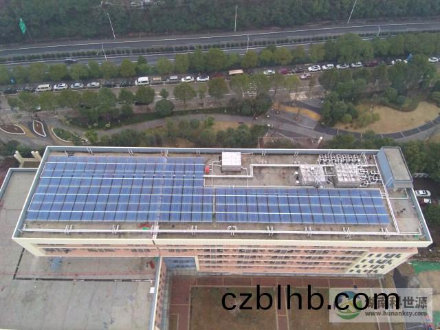 長沙縣天達(da)中學4#食堂及學(xue)生宿捨(she)屋頂太陽能熱水係統(tong)工程