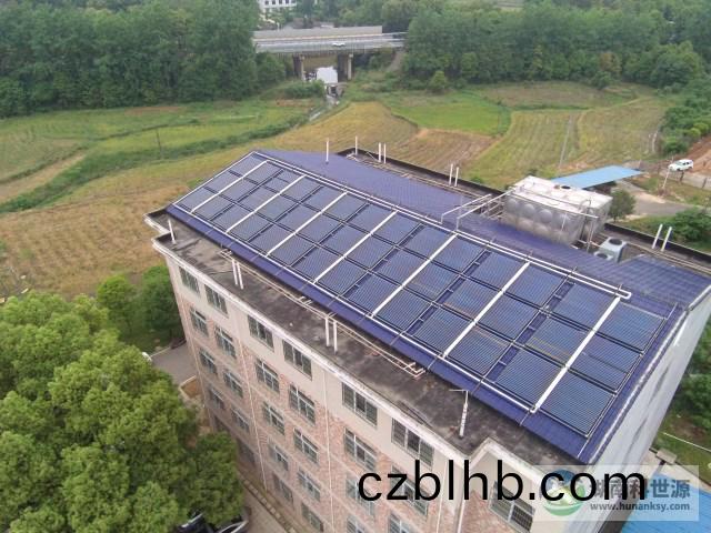 長沙縣安沙鎮楊梓中學宿(su)捨太陽能熱水係統工(gong)程