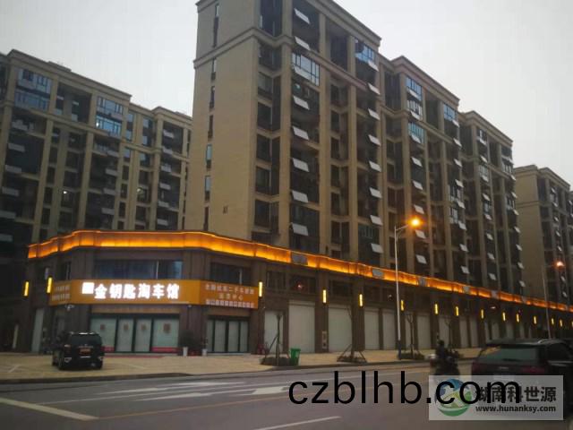 寧鄕兆基君城項目陽檯壁掛(gua)式太陽能熱水係統