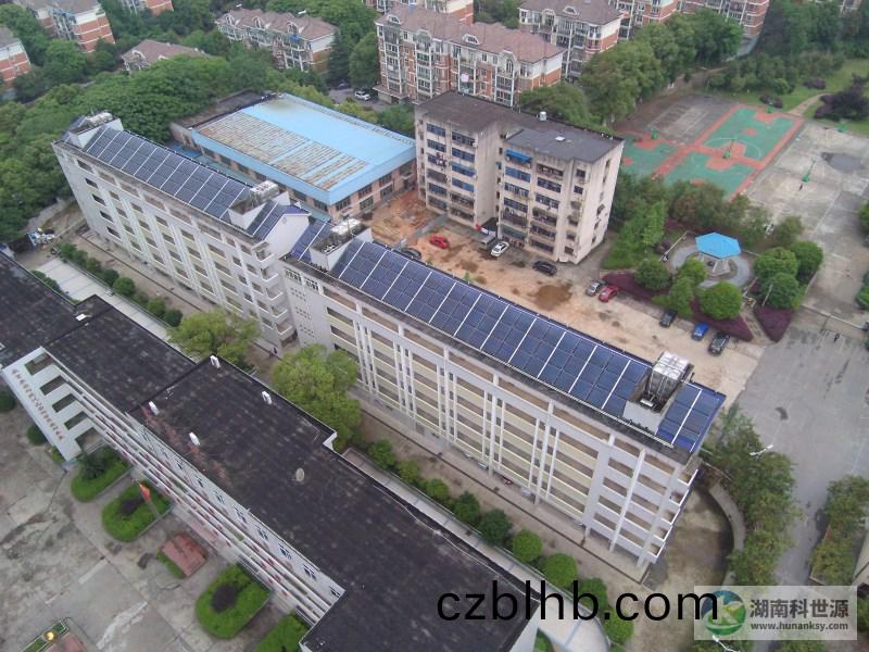 長沙縣(xian)星沙中學學生宿捨太陽能熱水係統工程