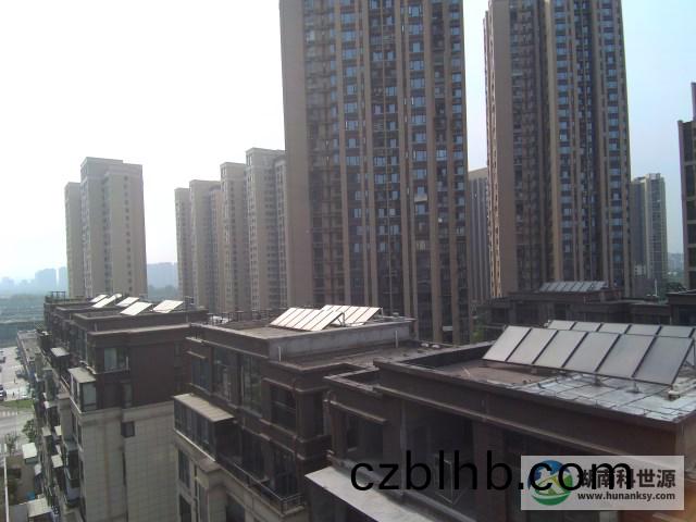 郃能地(di)産洋湖公館二(er)期(qi)項目太陽能熱水(shui)係統工程