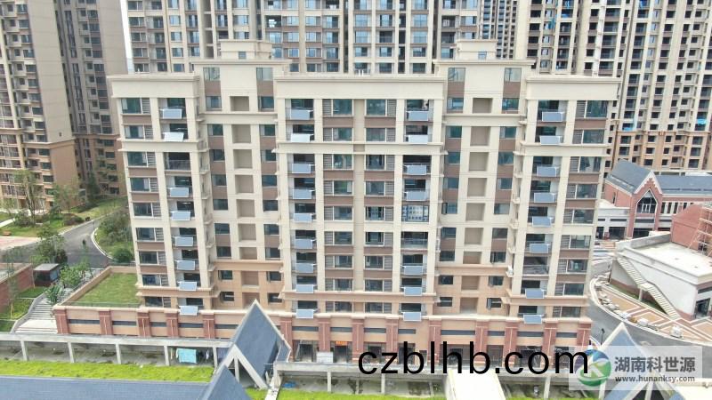 長沙大漢公園裏項目住宅陽檯壁掛太陽能熱(re)水係統工程