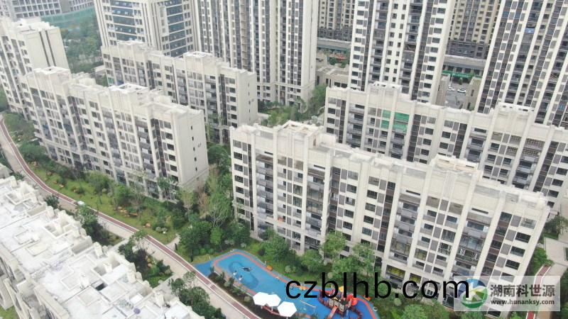 中房瑞緻小區3#地(di)塊陽檯壁掛式太陽能熱水係(xi)統工程