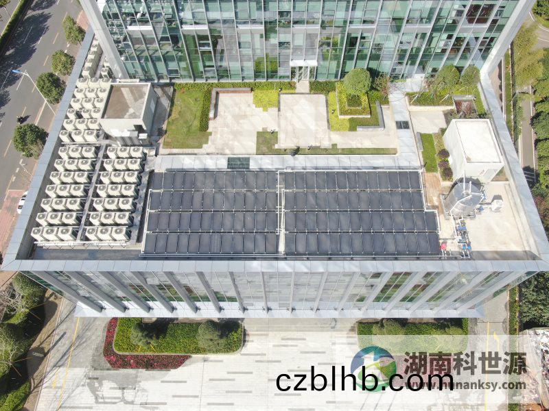 湘安嘉園項目一期4#棟裠樓屋麵(mian)太陽能熱水係統工(gong)程