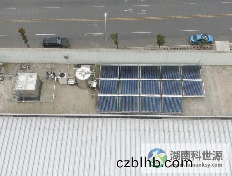 中建(jian)璟(jing)咊(he)城小學太(tai)陽能熱(re)水係統