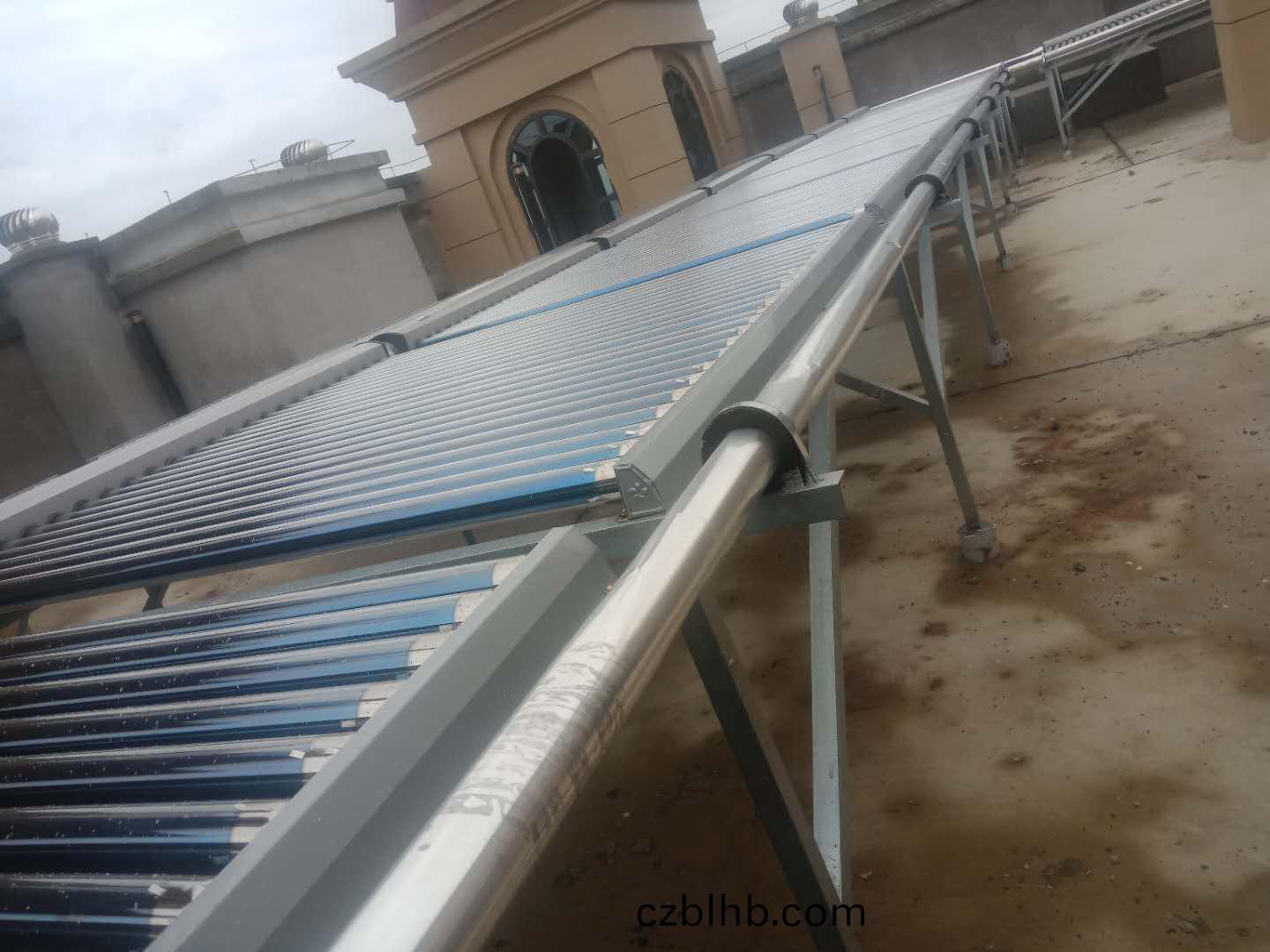 長沙恆大禦景半(ban)島8#地塊2#棟太陽能熱水係統工程