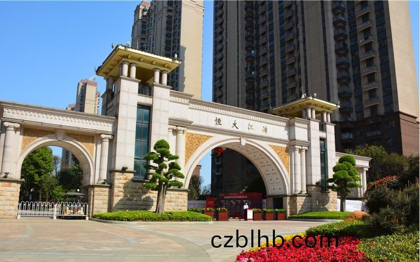 長沙恆(heng)大江灣太陽能熱(re)水係(xi)統工程