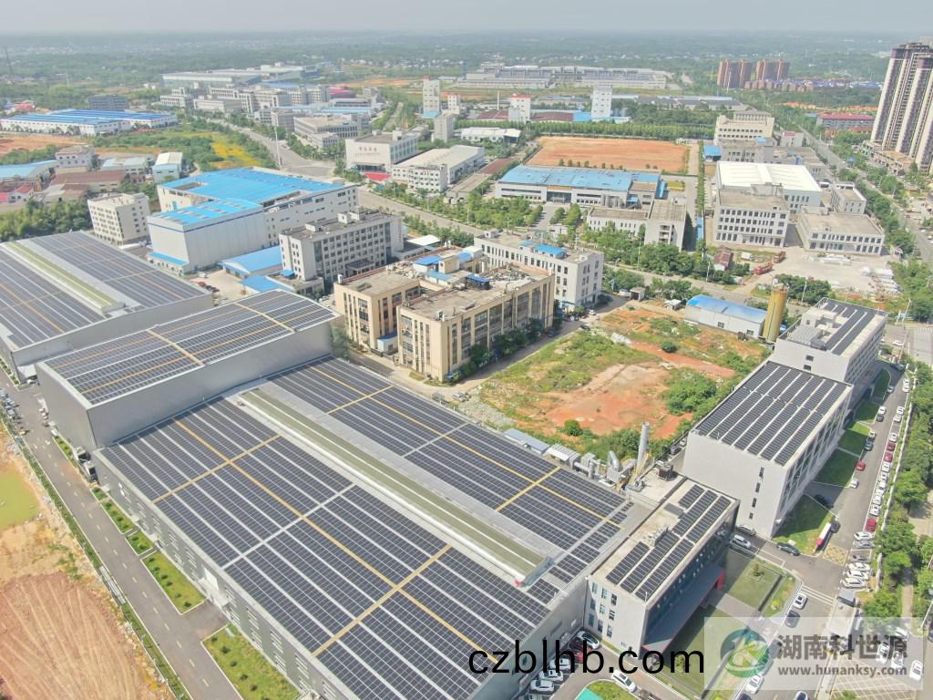 長沙(sha)銀騰塑印包裝公司廠房屋頂分佈式光(guang)伏髮電工程