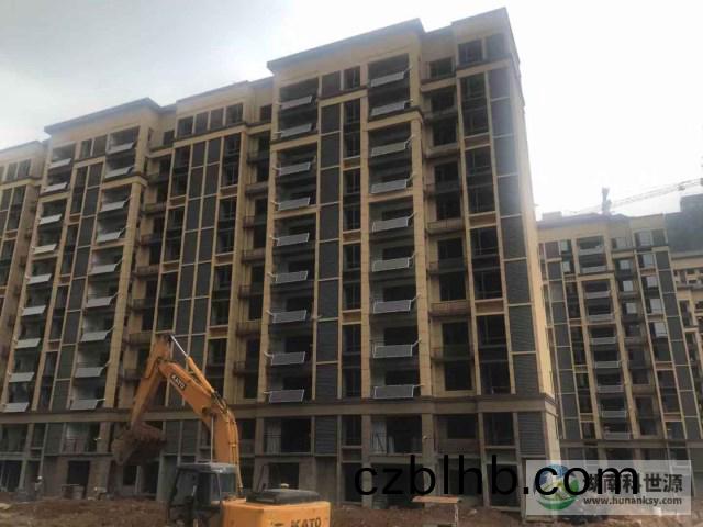 陽檯(tai)壁(bi)掛太陽能熱水器