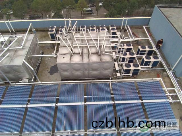 學(xue)校(xiao)屋頂太陽能熱水工程