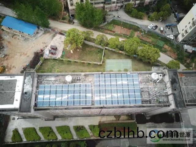 懷化學院宿捨屋頂(ding)太陽能熱水(shui)工程