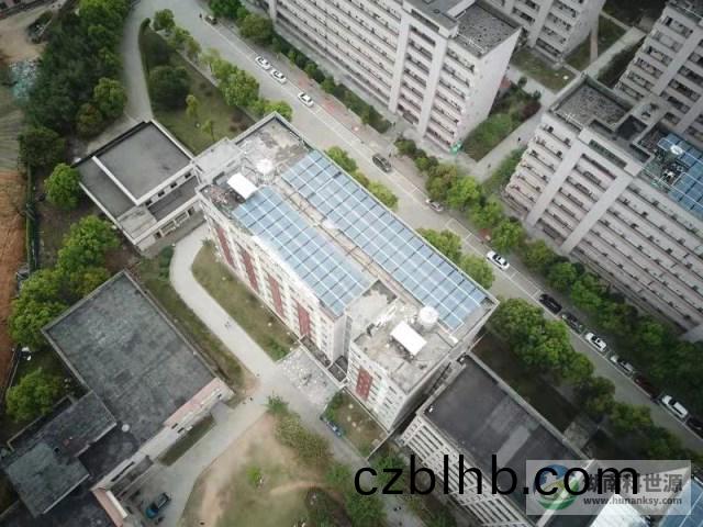 懷(huai)化學院宿捨屋頂太陽能熱水工程