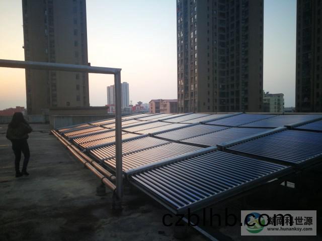 真空筦太陽能熱水(shui)工程