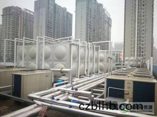 學校屋頂空(kong)氣能熱水工程