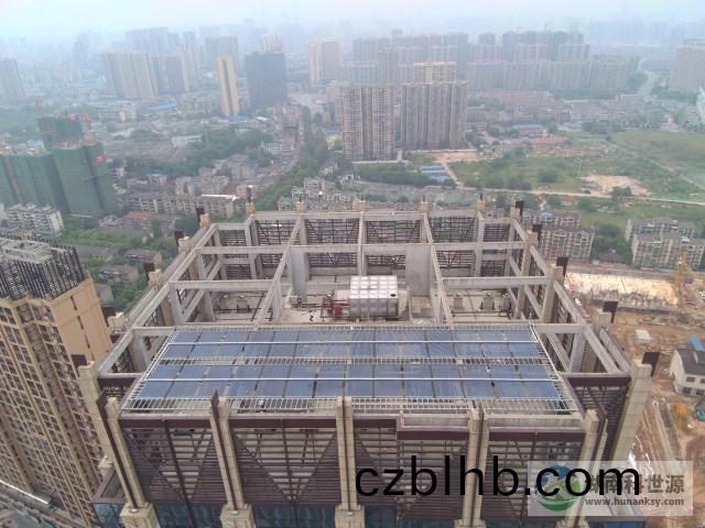 屋頂架構(gou)層太陽能(neng)熱水係統