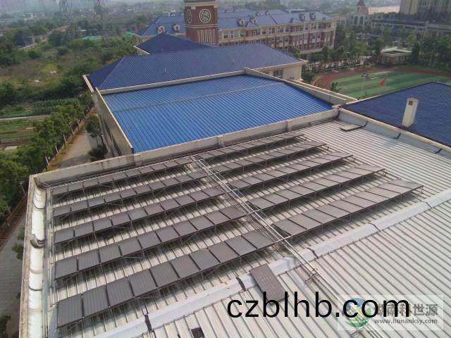 平闆(ban)太(tai)陽能熱水係統