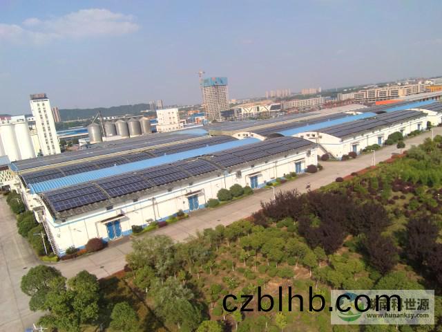 航拍屋頂太陽能光伏髮電係統