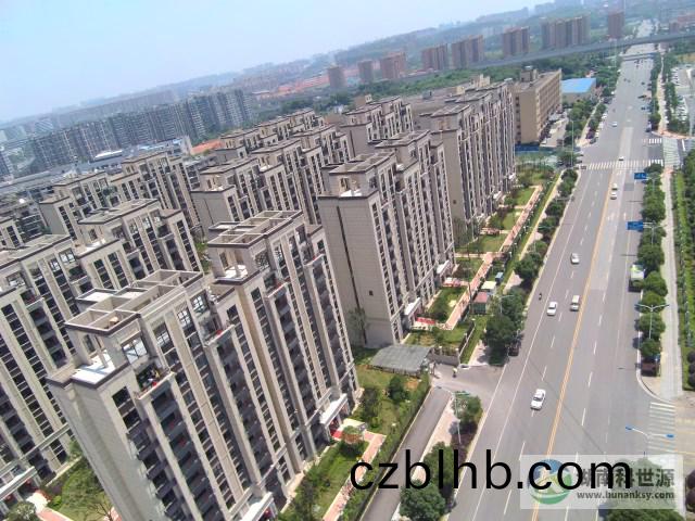 陽檯(tai)壁掛太(tai)陽(yang)能熱水係統