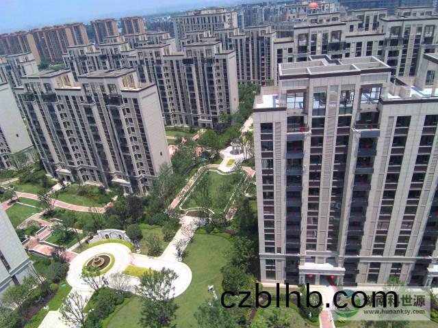 陽檯壁(bi)掛太陽能熱水係統