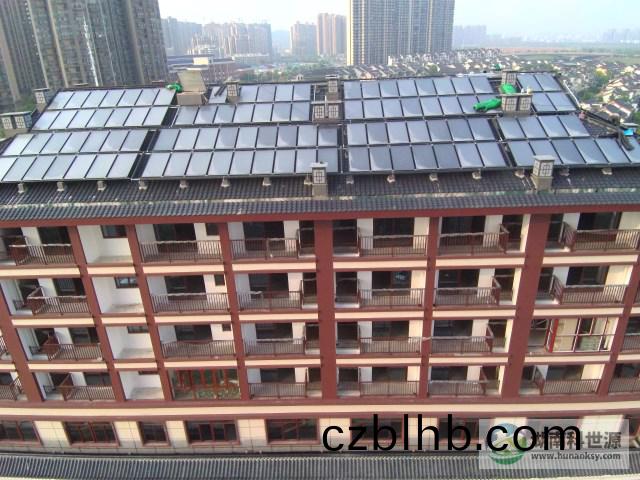 斜屋(wu)頂平闆太陽能集熱係統