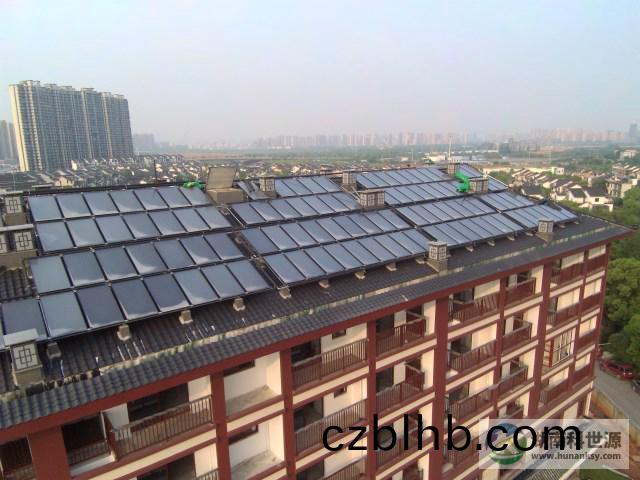 斜屋頂平闆太陽能集熱係統