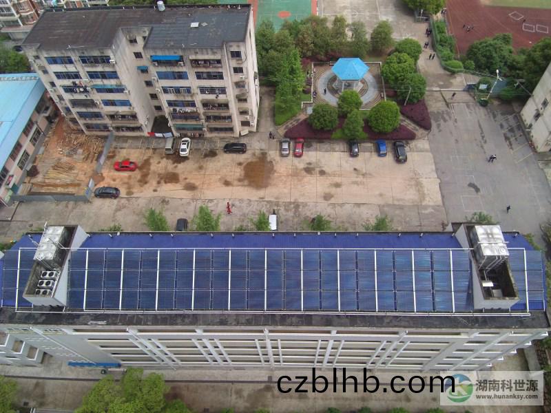 宿捨斜屋頂太陽能熱水係統