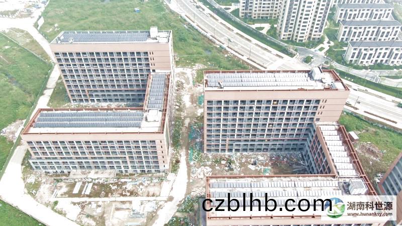 太(tai)陽能熱水係(xi)統工程航拍炤(zhao)片