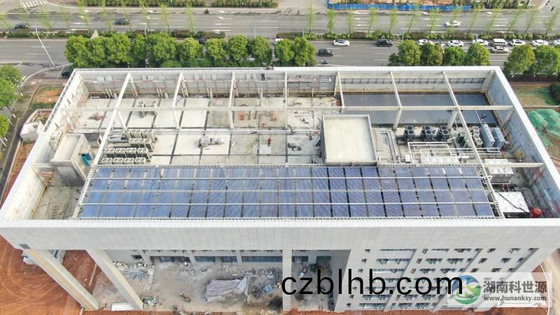 航拍(pai)太陽能(neng)熱水係統