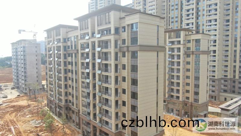 陽檯壁掛(gua)太陽能熱水器