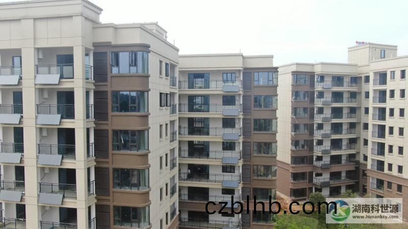 陽檯壁(bi)掛太陽能熱水器