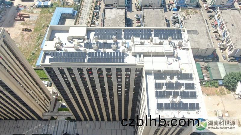 平闆太陽能(neng)熱水係(xi)統(tong)工程