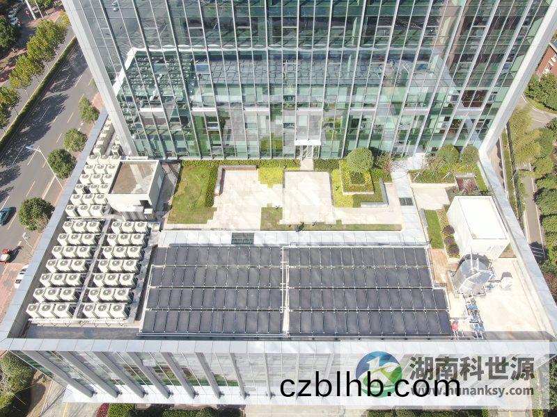 平闆太陽能(neng)熱水(shui)係統工程